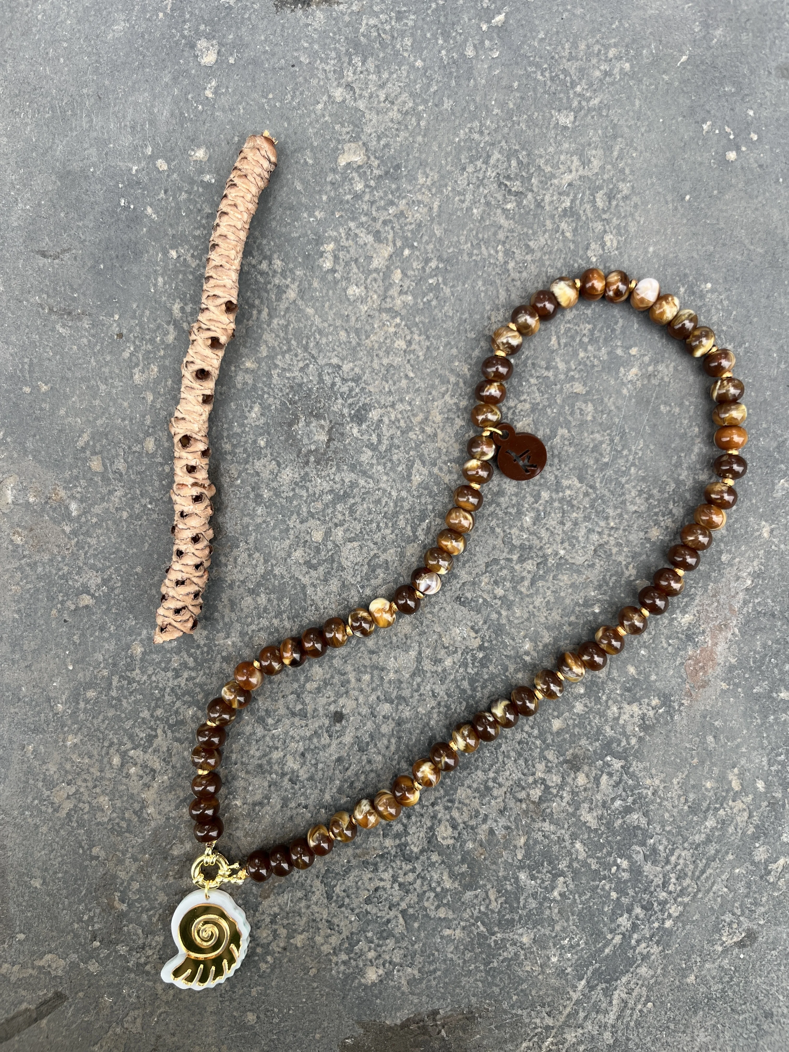 POPPY SHELL NECKPIECE