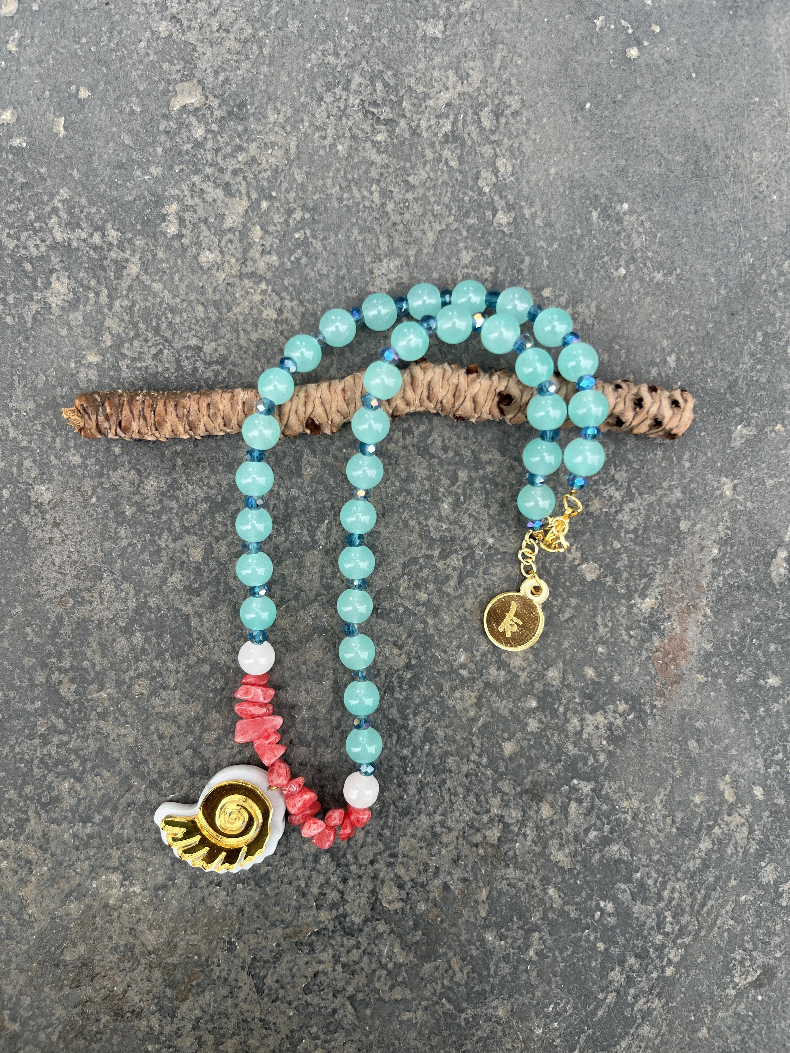 POPPY SHELL NECKPIECE