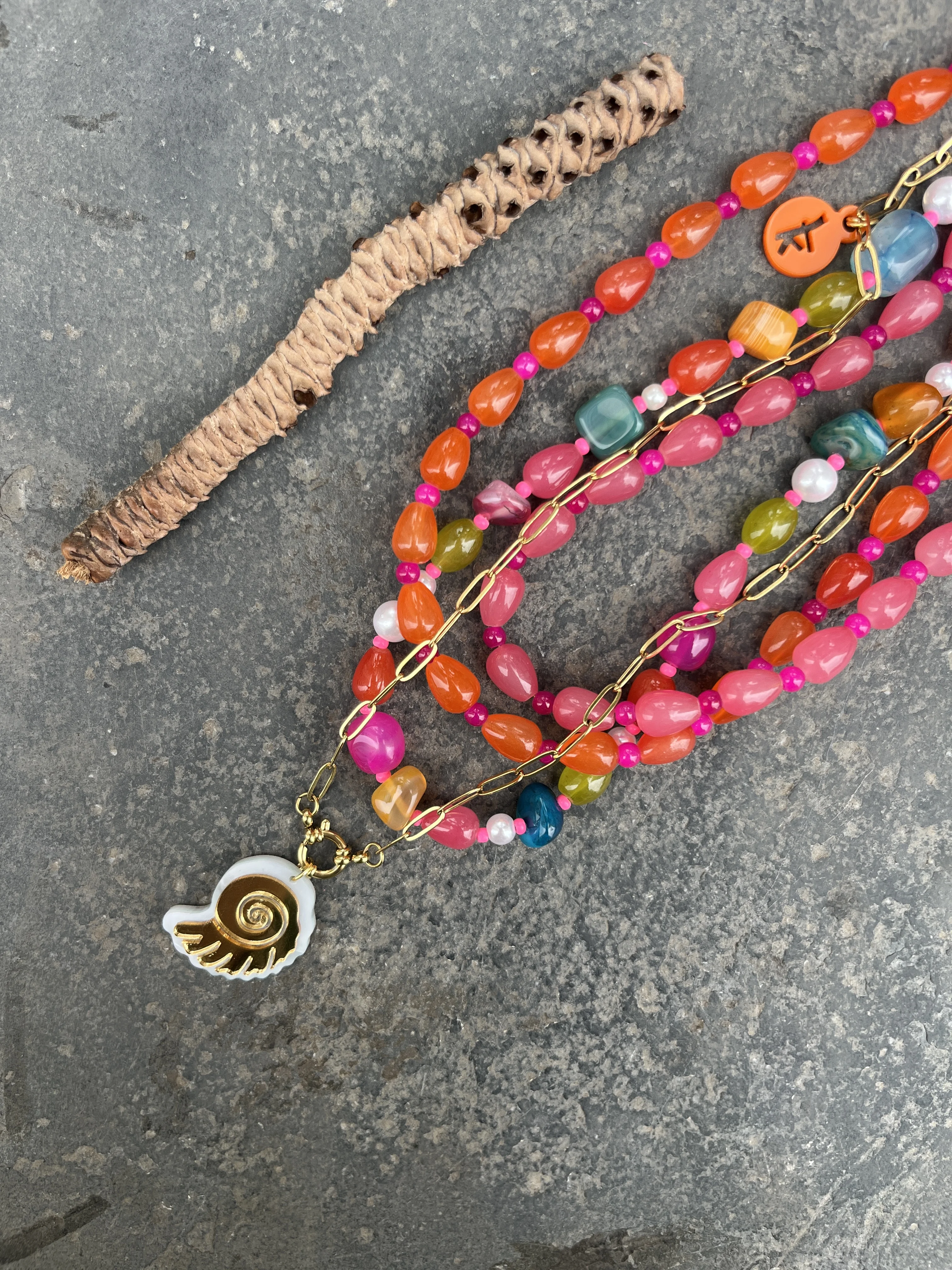 POPPY SHELL NECKPIECE