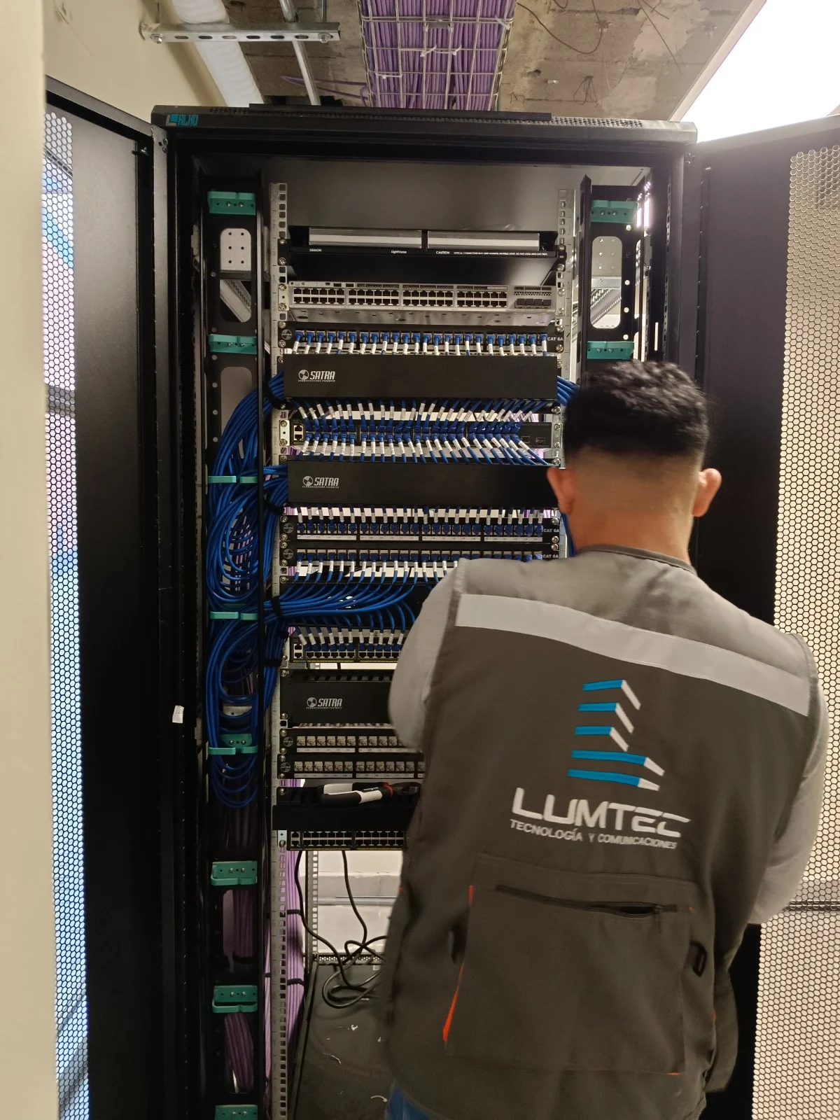 Instalación de Cableado Estructurado en Edificio Cabo Primero CCG Siomar Noriega