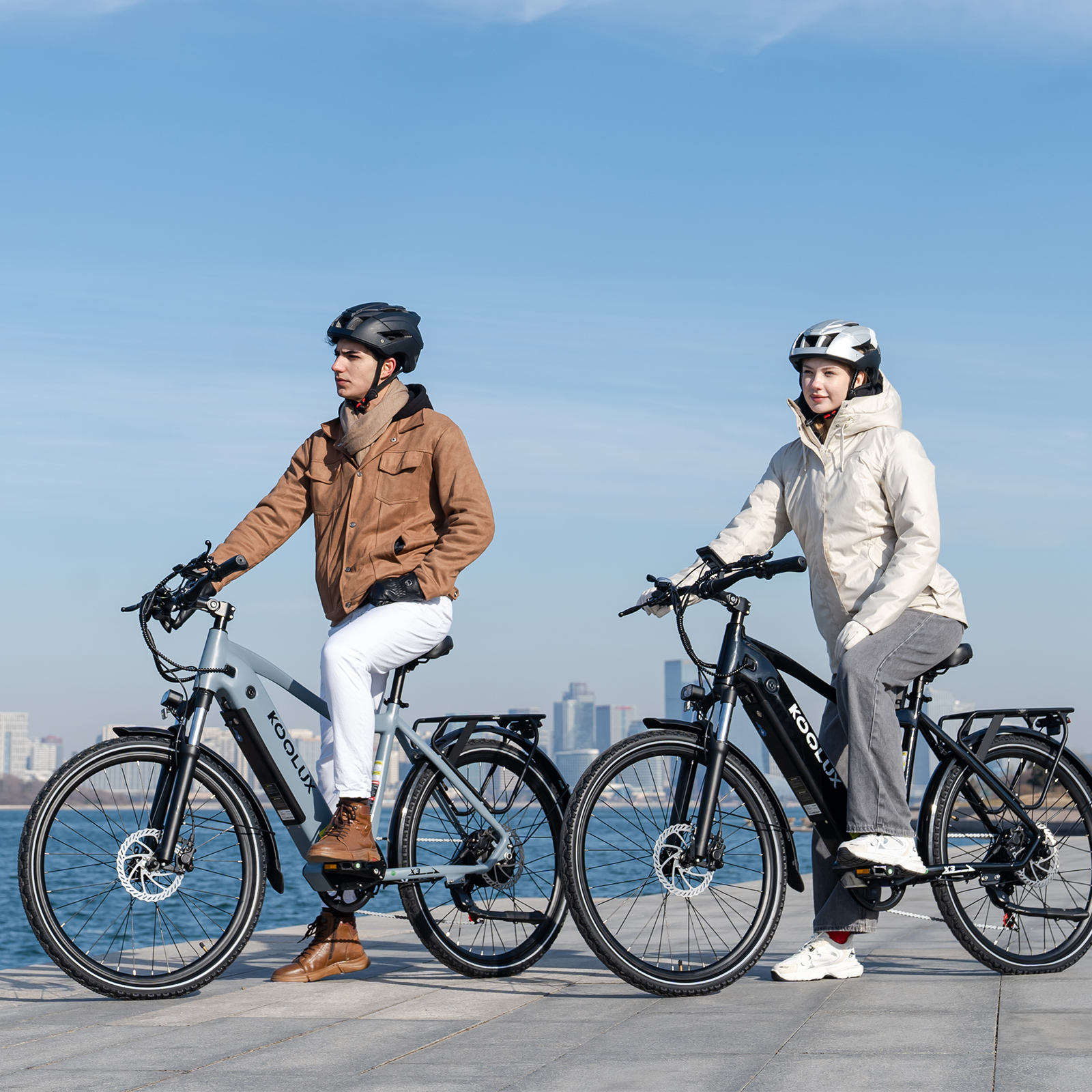 KOOLUX X3 Commuter Electric Bike model standing on beach with bike unisex