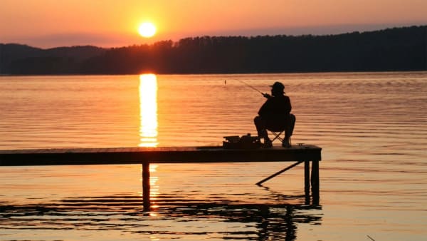 Lakeside Escapes: Winter's Hidden Magic!