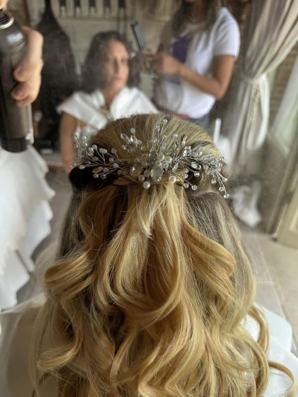 Acconciatura damigella con onde morbide — Hairforce Firenze