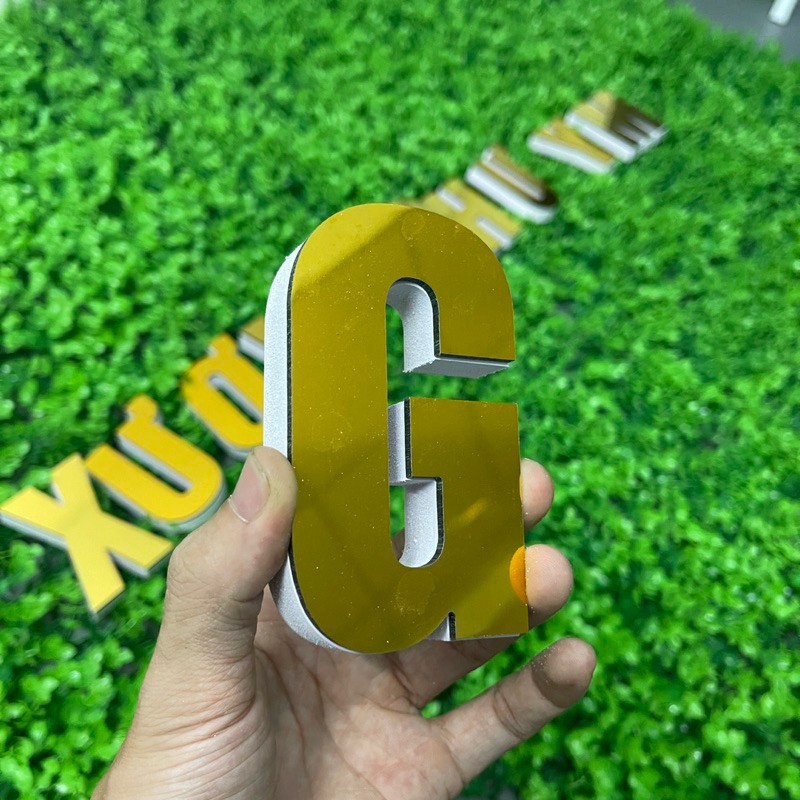 Chữ nổi alu gương vàng chân fomex cao 10cm dán tường trang trí quán