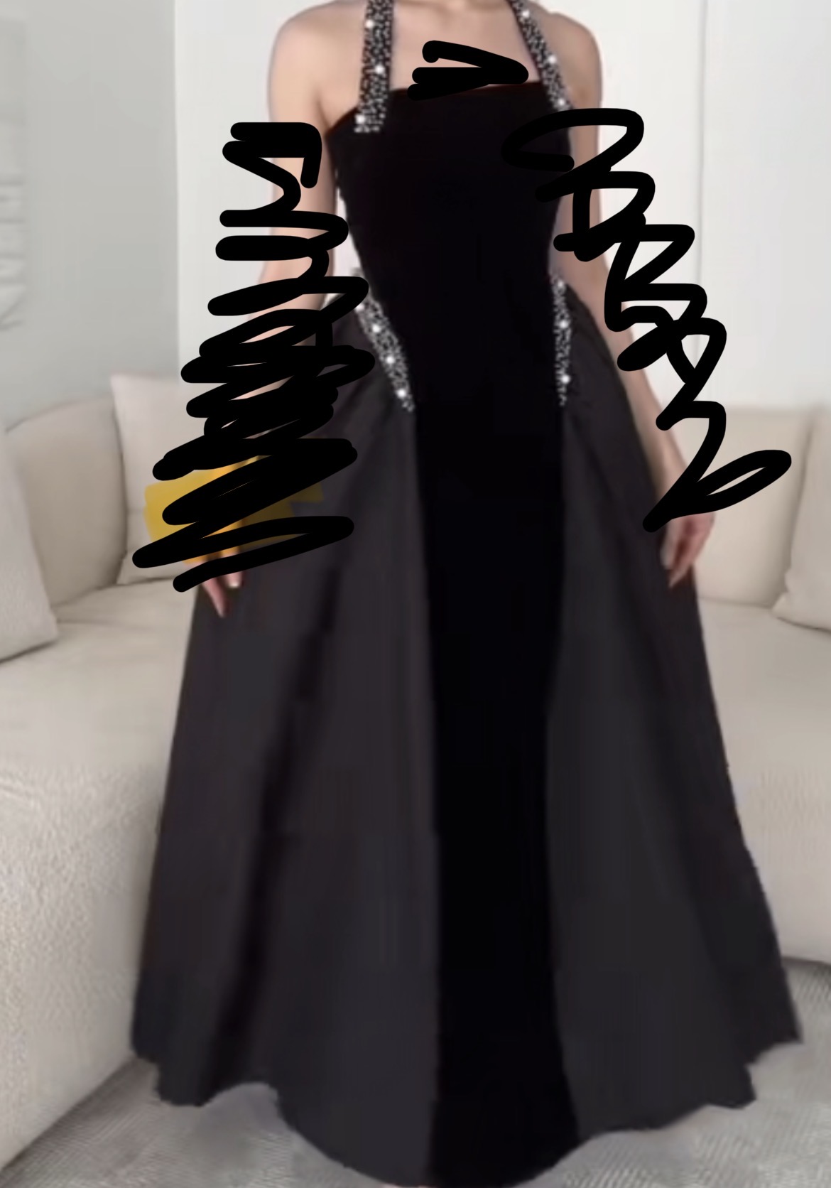 فستان اسود +الرياض