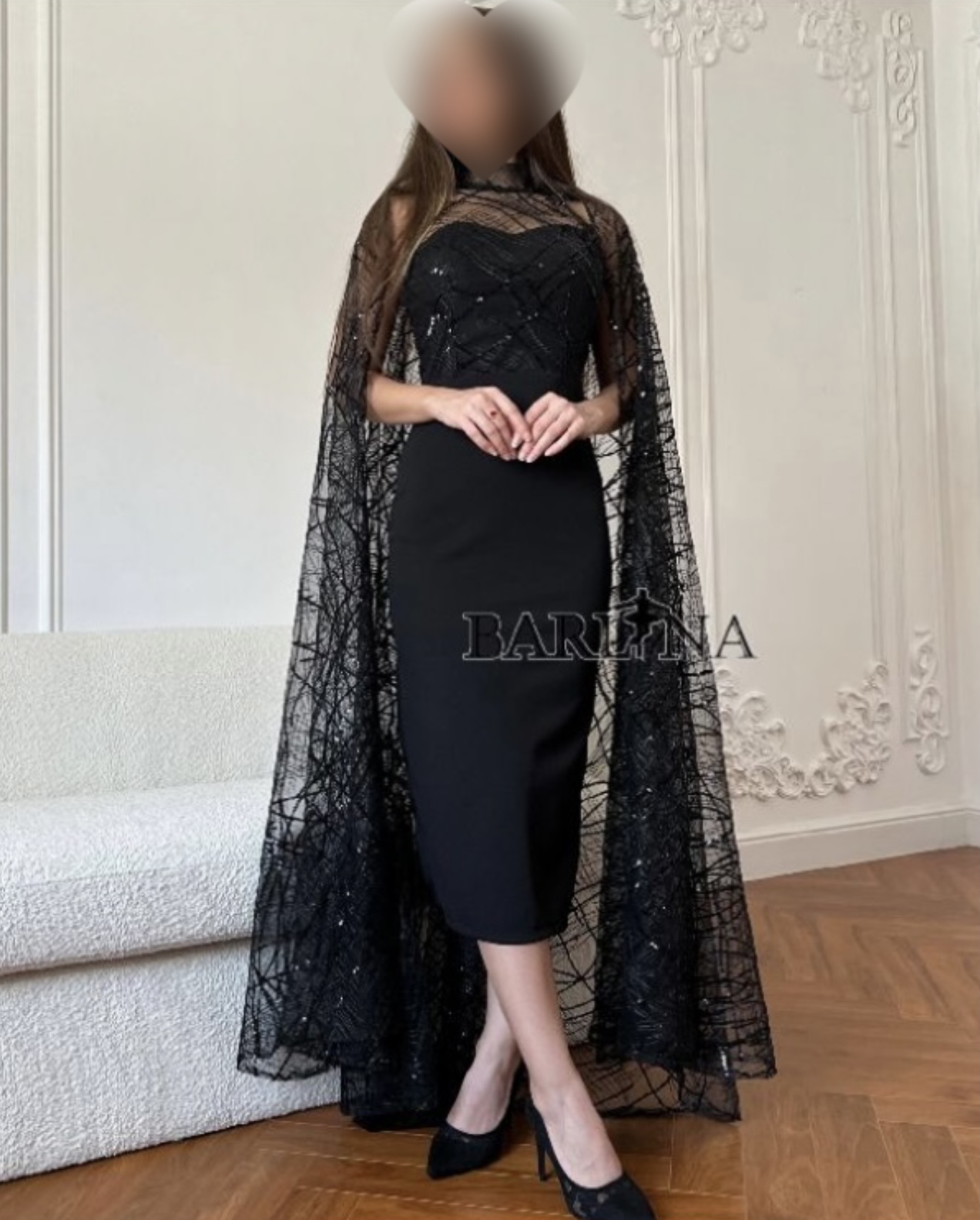 فستان أسود بكيب من بارلينا 