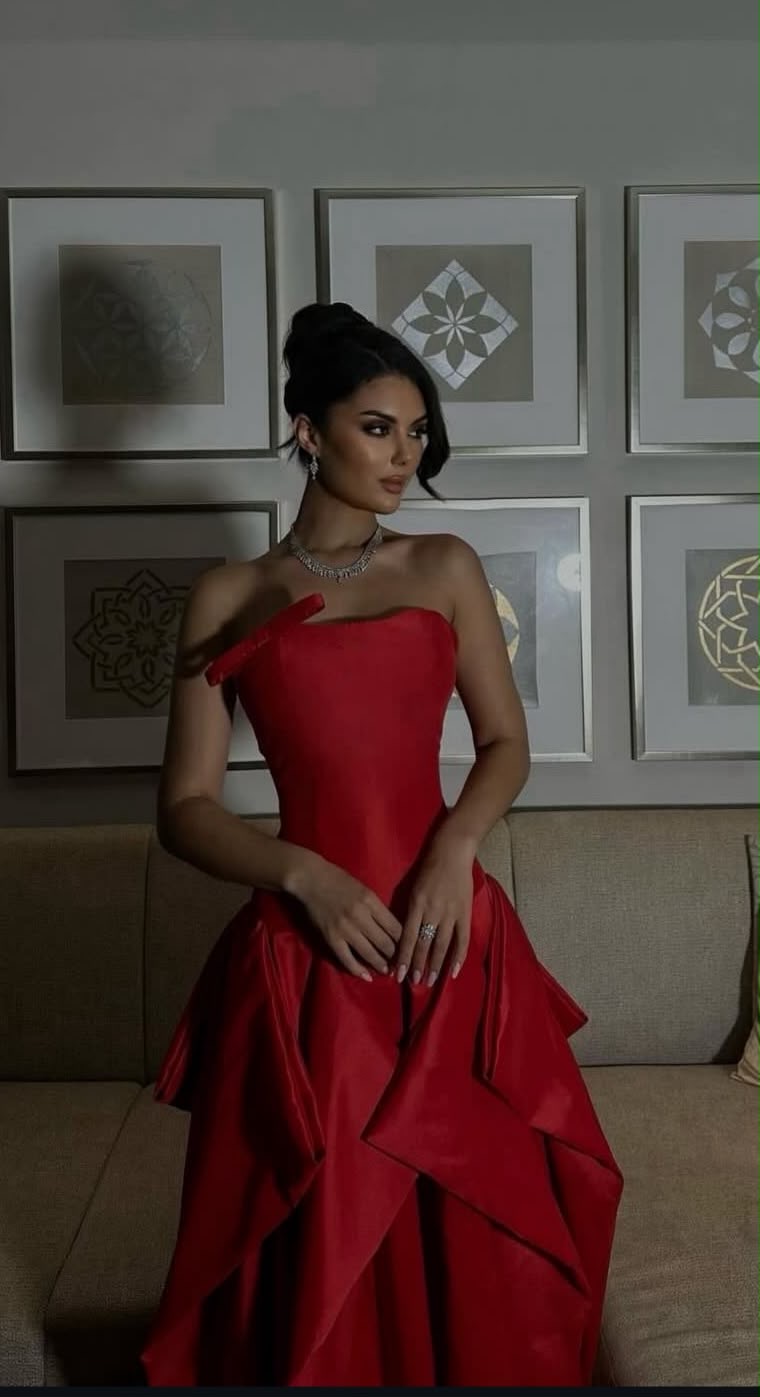 فستان احمر من kilt 