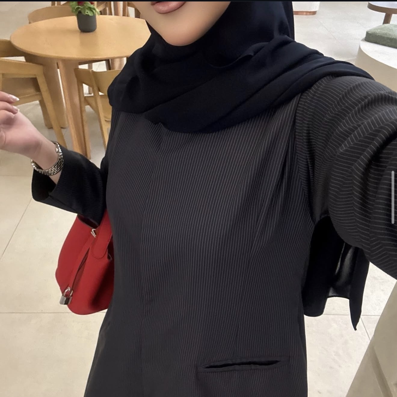 عباية بحالة فوق الممتازه لم تستعمل