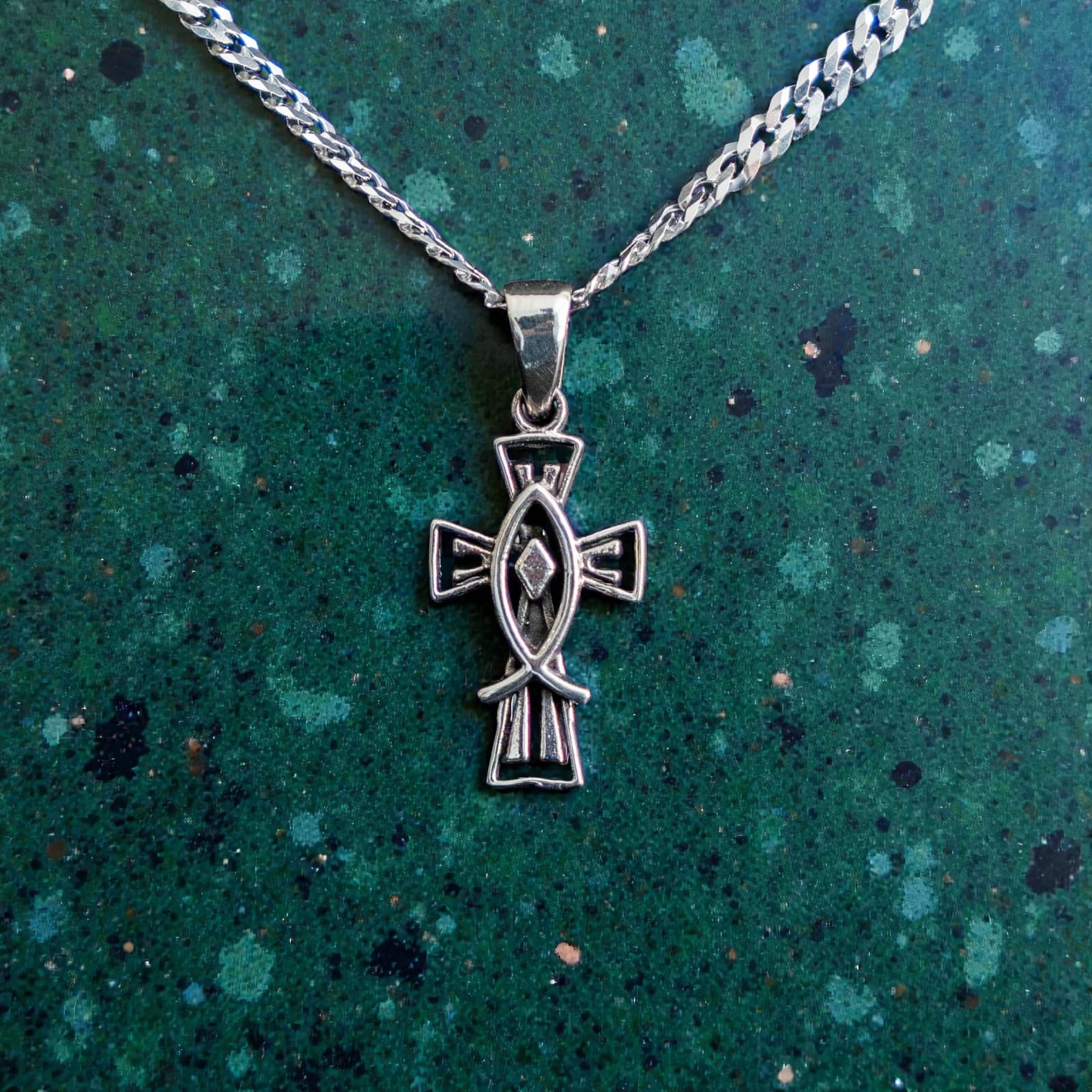 Colgante Cruz en Ichthys Envejecida
