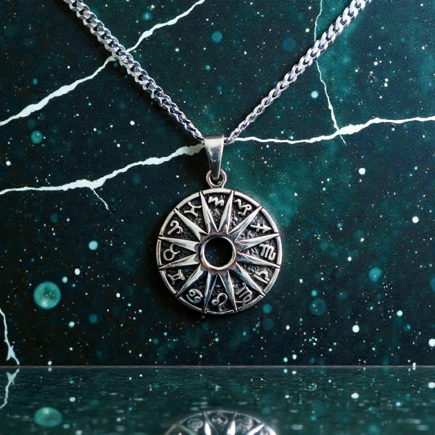 Colgante Cruz Estilizada de Plata