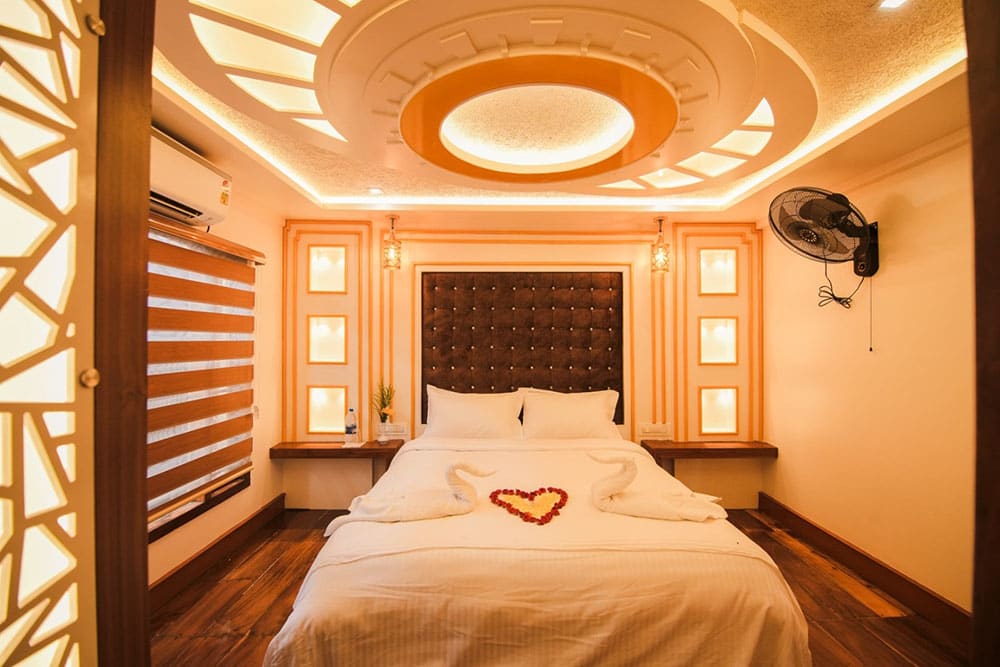 bedroom inside alleppey houseboat with attached bathroom
