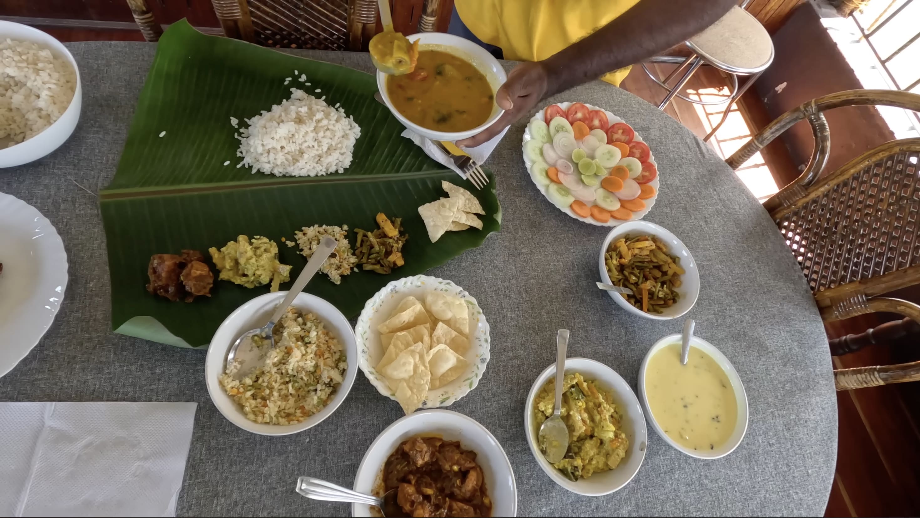 traditional kerala lunch served on alleppey houseboat cruise
