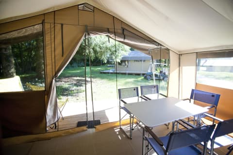 Camping à Divonne-les-Bains proche de la Suisse - Huttopia