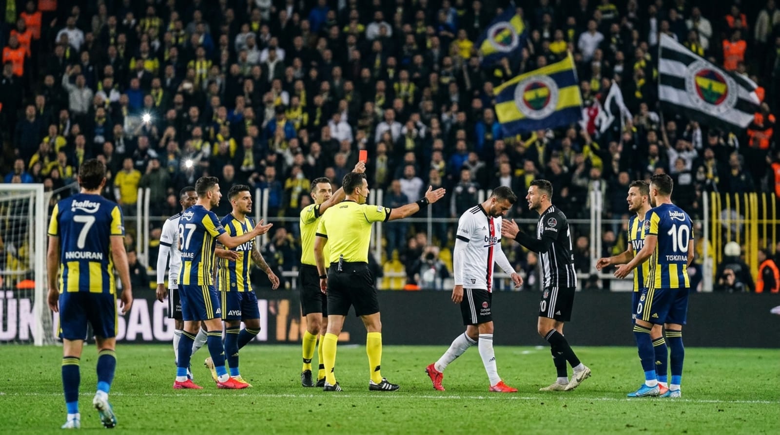 Fener-Beşiktaş Derbisi Hakem Skandalı! TFF'den Şok Ceza Kararı | betturkeybonusu.com