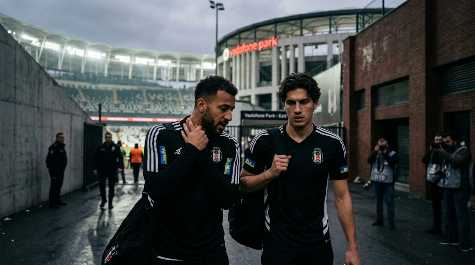 Beşiktaş Yıldızlarını Kovuyor! Derbi Faturasını İki Oyuncuya Kesti | grandpashabetalternatif.com