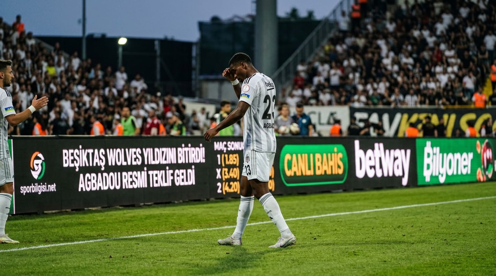 Beşiktaş Wolves Yıldızını Bitirdi! Agbadou Resmi Teklif Geldi | sporbilgisi.net