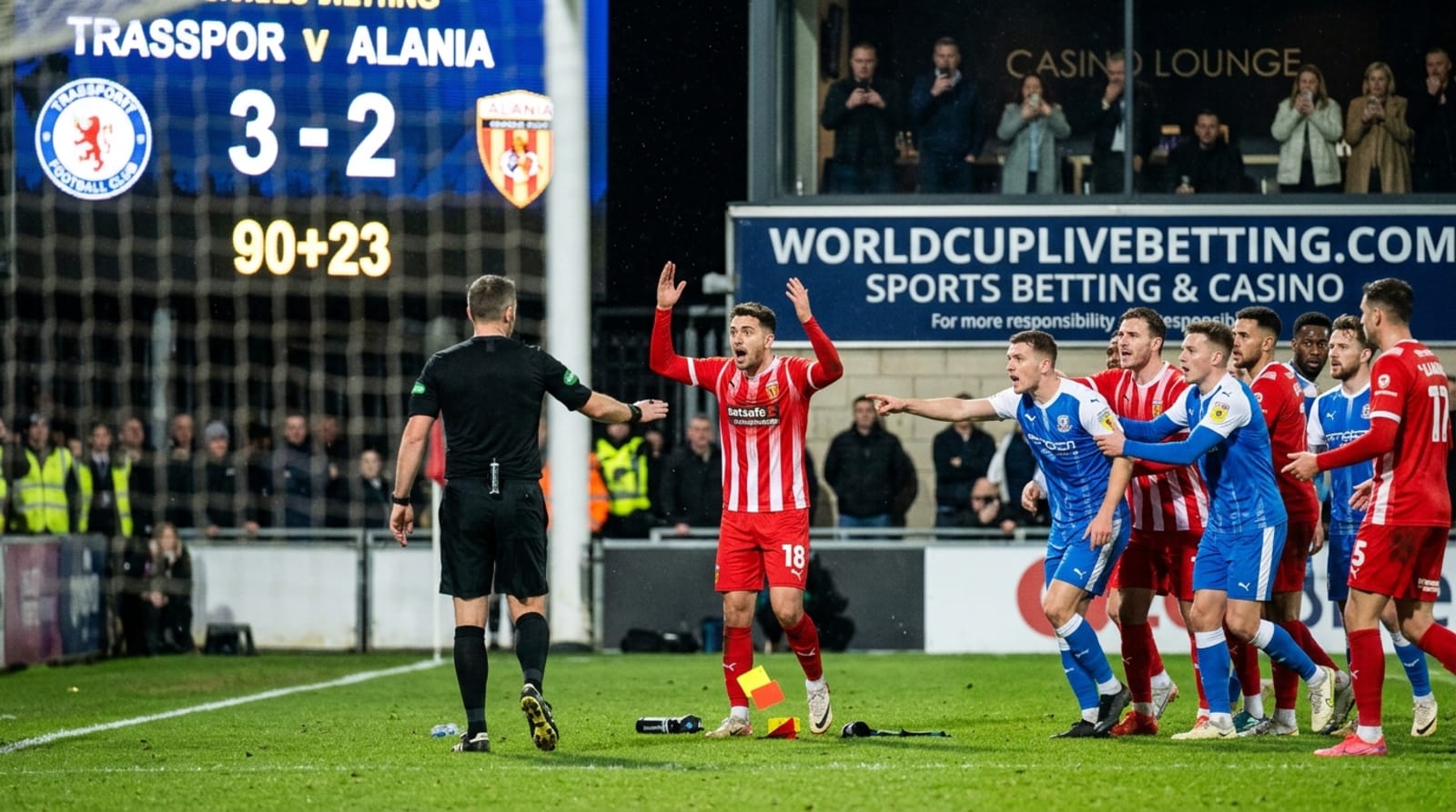 5 Kart Gören Futbolcu Rekoru! Hakem Fark Etmedi, Maç 23 Dakika Uzatıldı | worldcuplivebetting.com