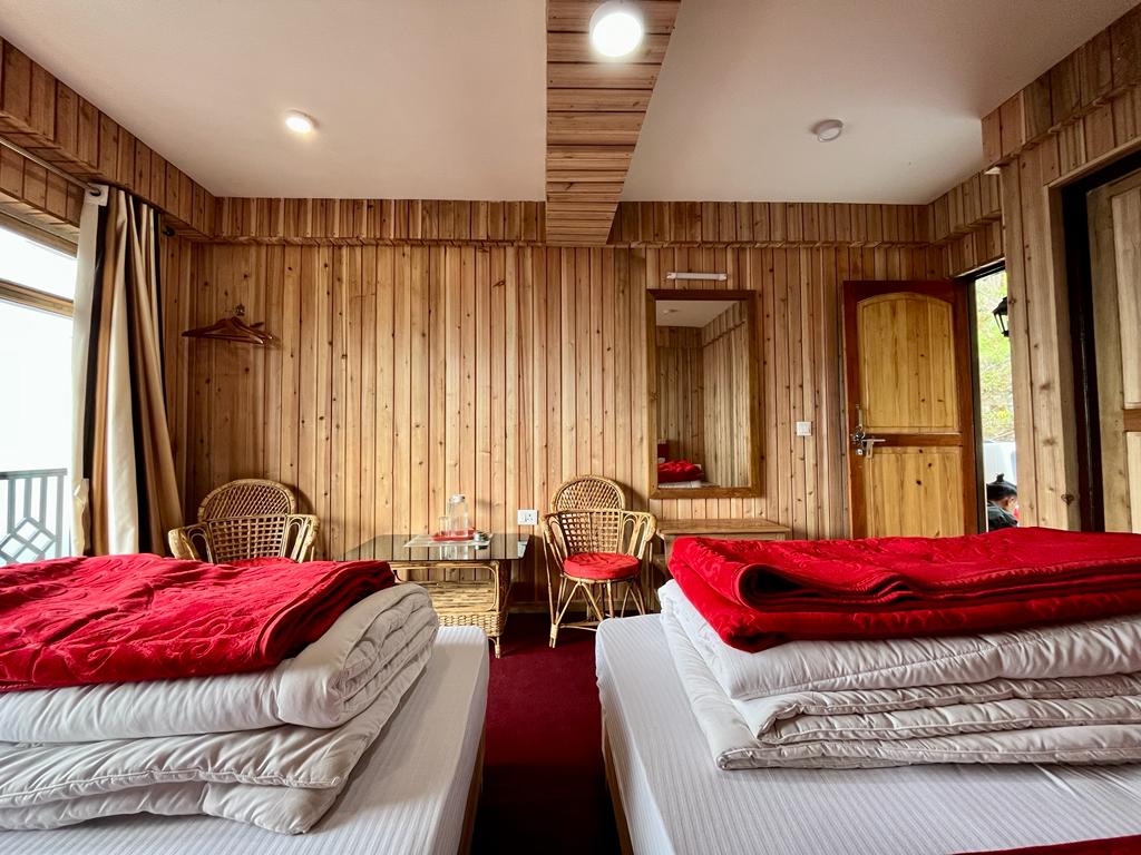 Kolakham homestay with Kanchenjunga views.