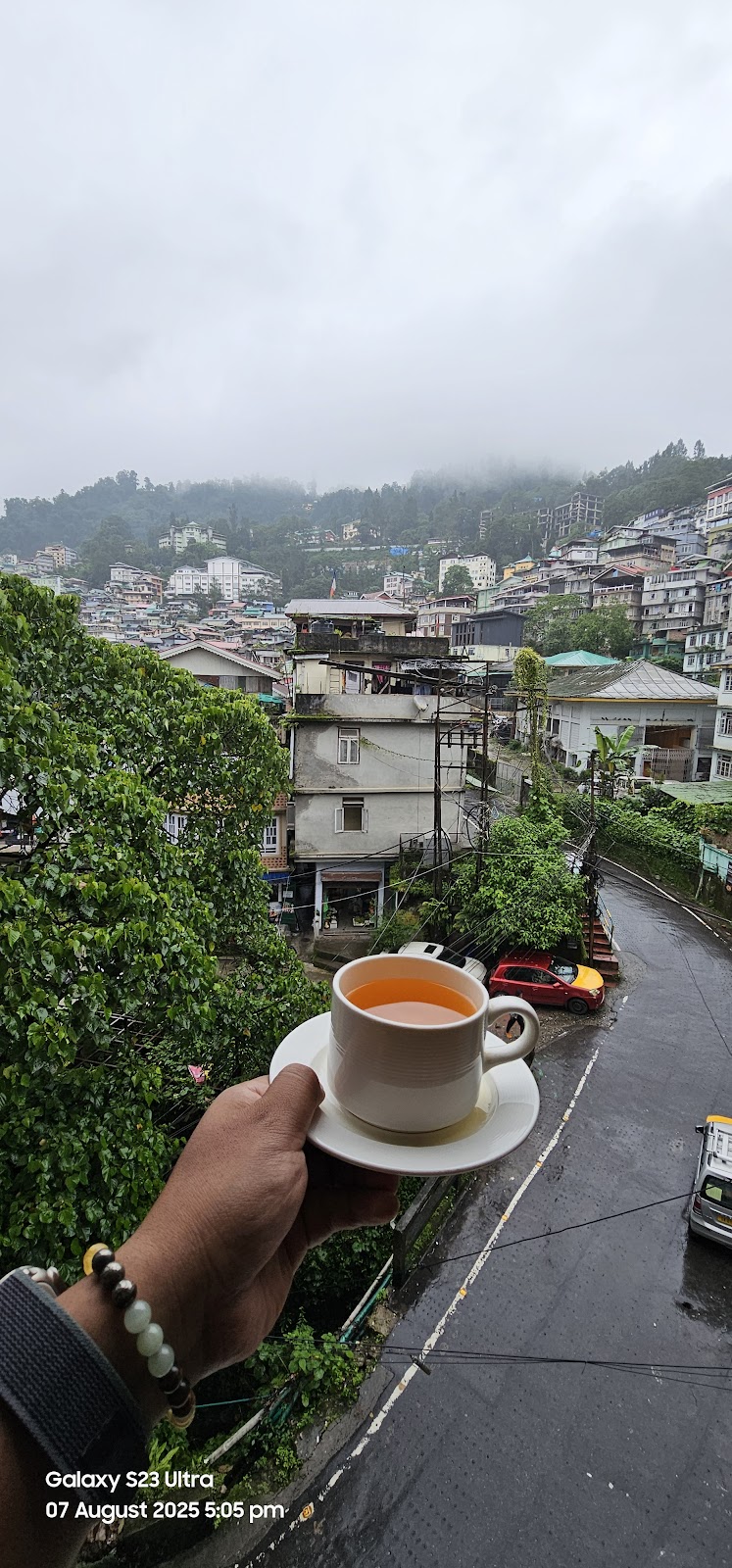 Gangtok hotel with delicious food & kind sta...