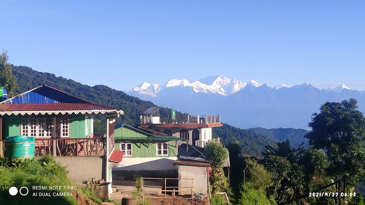 Tranquil Mountain Retreat in Chatakpur 1