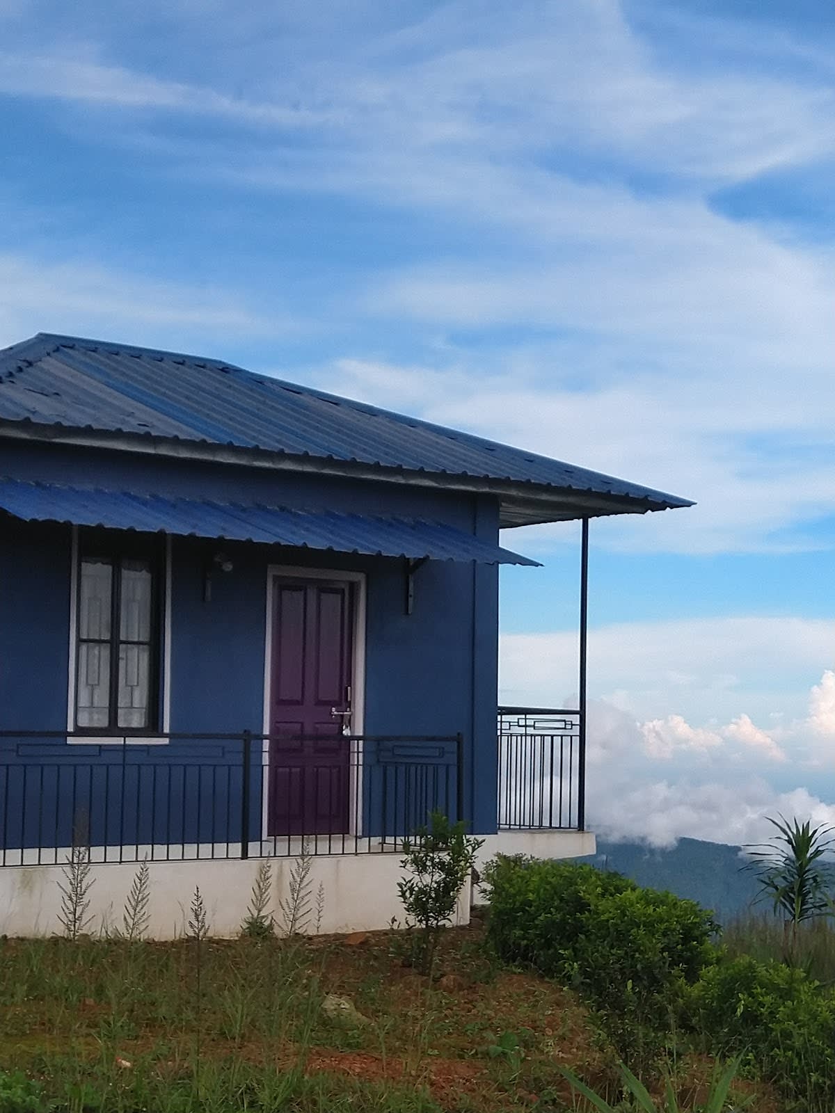 Mountain Retreat with Majestic Waterfall & Sunrise Views in Cherrapunji 1