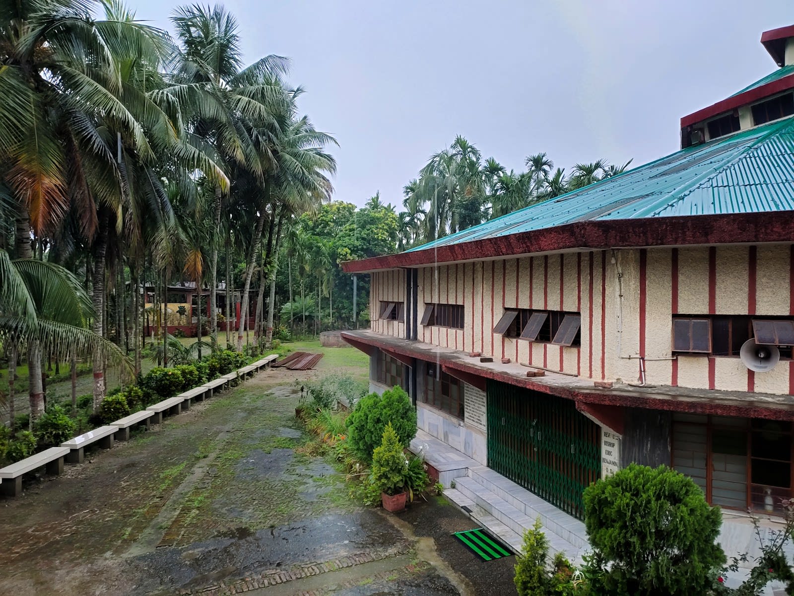 Hillside Haven: Riverfront Bamboo Cottage Getaway - Mylliem photo 4