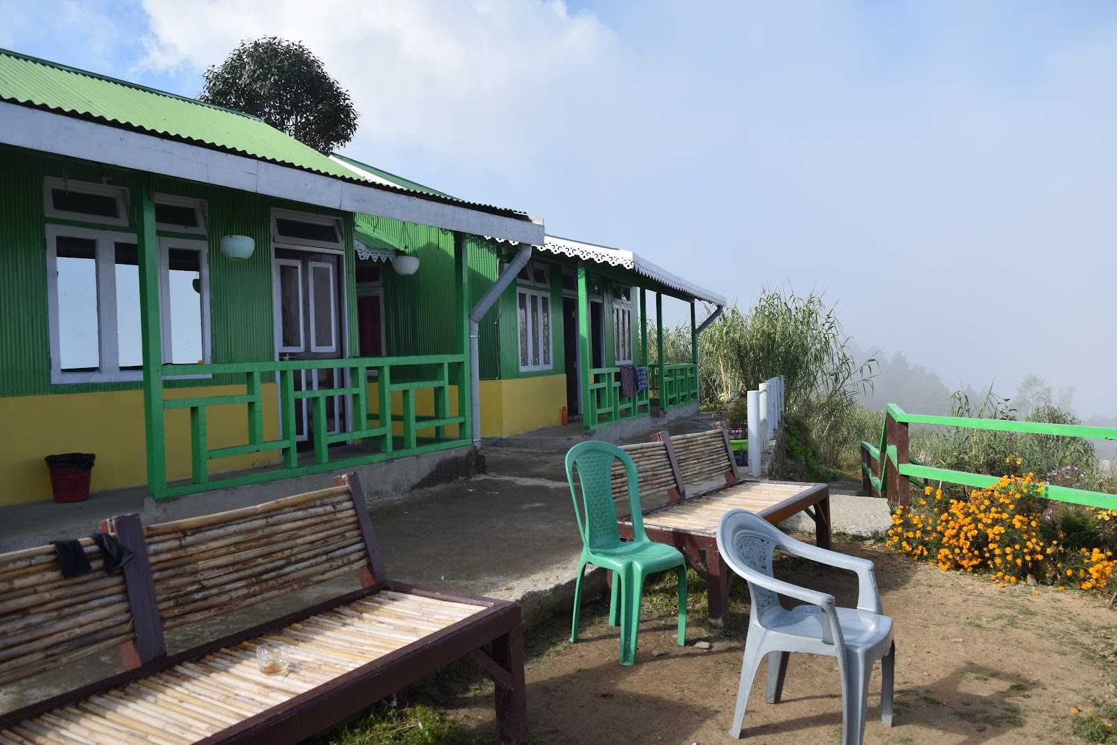 Breathtaking mountain vistas w/ yum meals in Chatakpur, Bengal 2