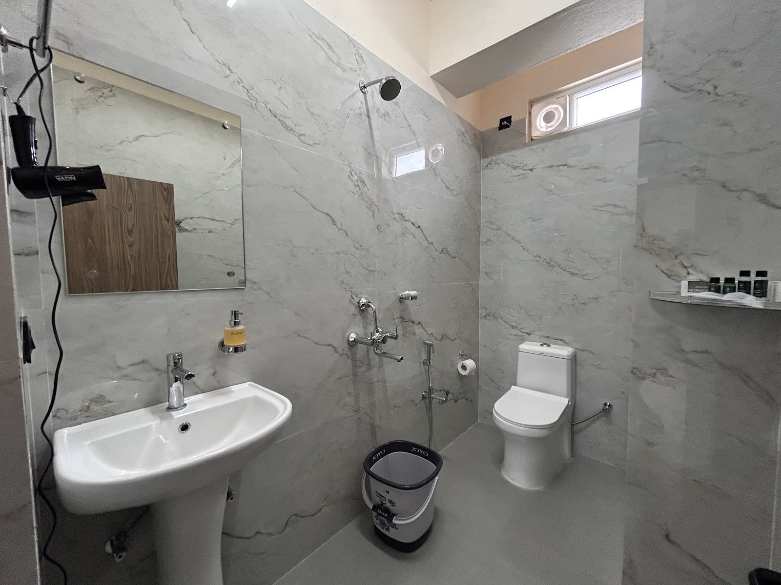 Spacious Shillong Retreat with Great Views - Shillong photo 4