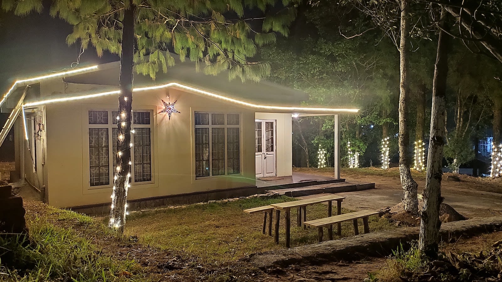 Cozy Cottages with Mountain Views & Welcoming Host in Shillong 1