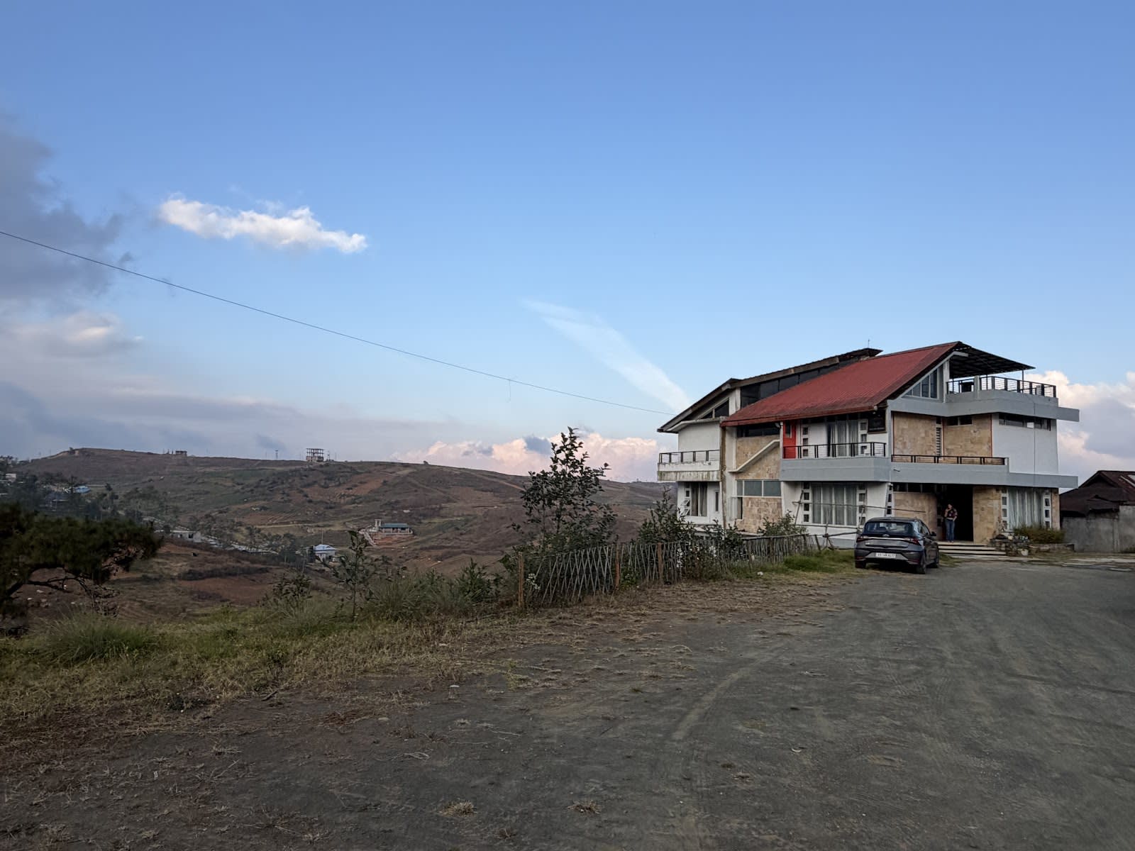 Stunning Views & Spacious Rooms Near Shillong Peak & Laitlum in Shillong 1