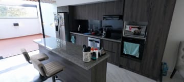 Venta Amplio Departamento Dúplex 3 dormitorios. Sector: Santa Rosa. Tumbaco. SC