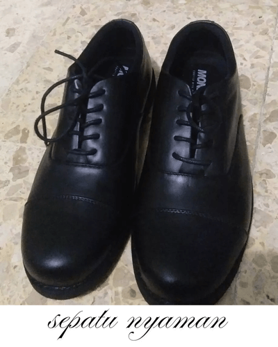 Tampilan detail Monday Oxford Black Genuine Leather