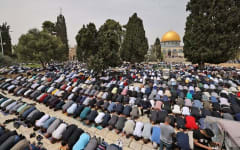 Muslims praying at Temple Mount taken from: https://www.timesofisrael.com/forces-on-high-alert-in-jerusalem-for-friday-ramadan-prayers-after-tel-aviv-attack/ 