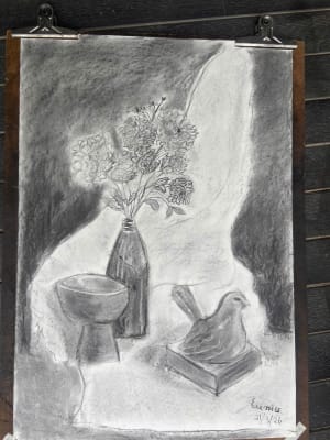 Lady try charcoal drawing