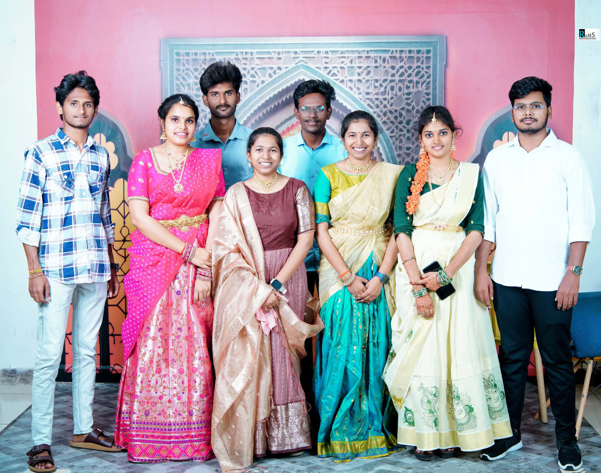KHIT college event group photograph