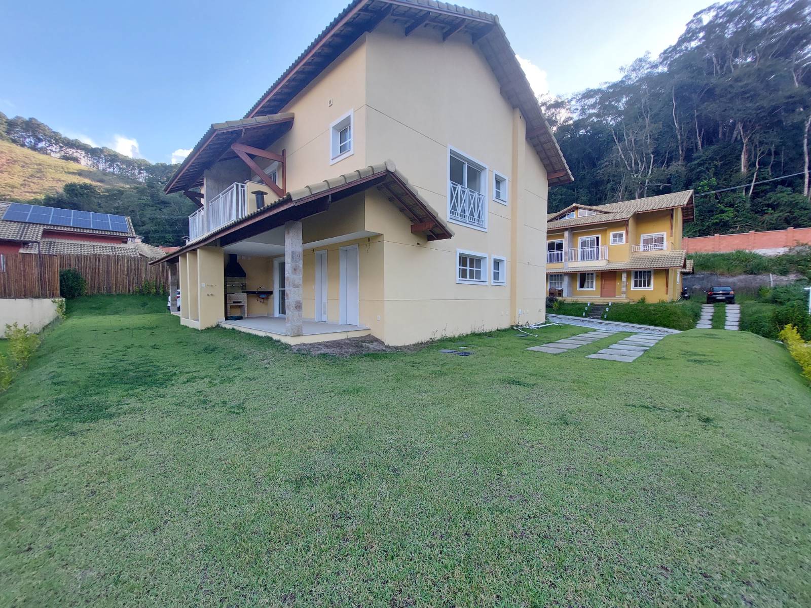 Linda casa com vista para Pedra do Elefante.