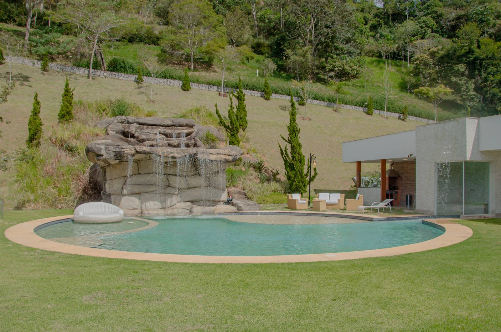 Casa espetacular dentro de condomínio em Itaipava.