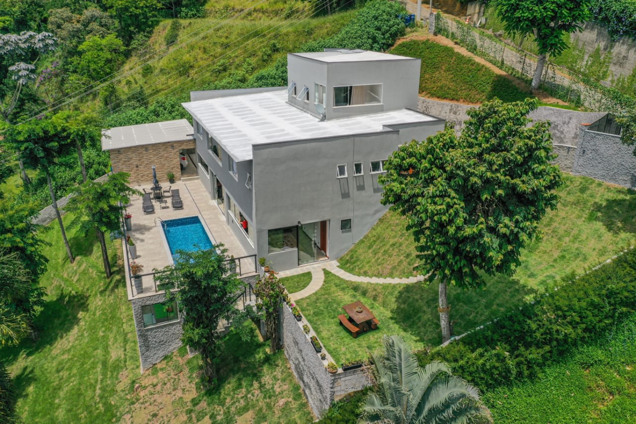 Casa muito bem localizada em Itaipava.