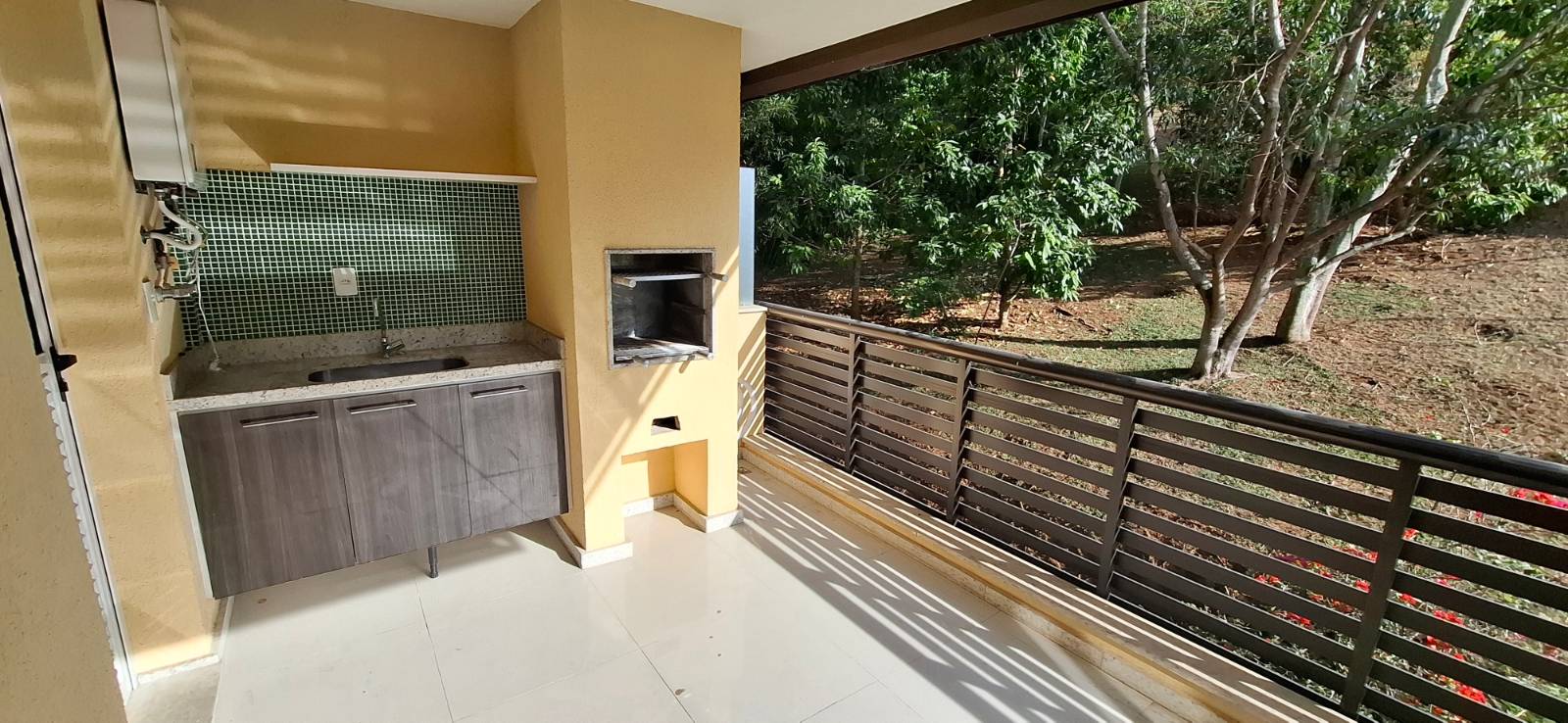 Apartamento com varanda e lazer completo em Nogueira.