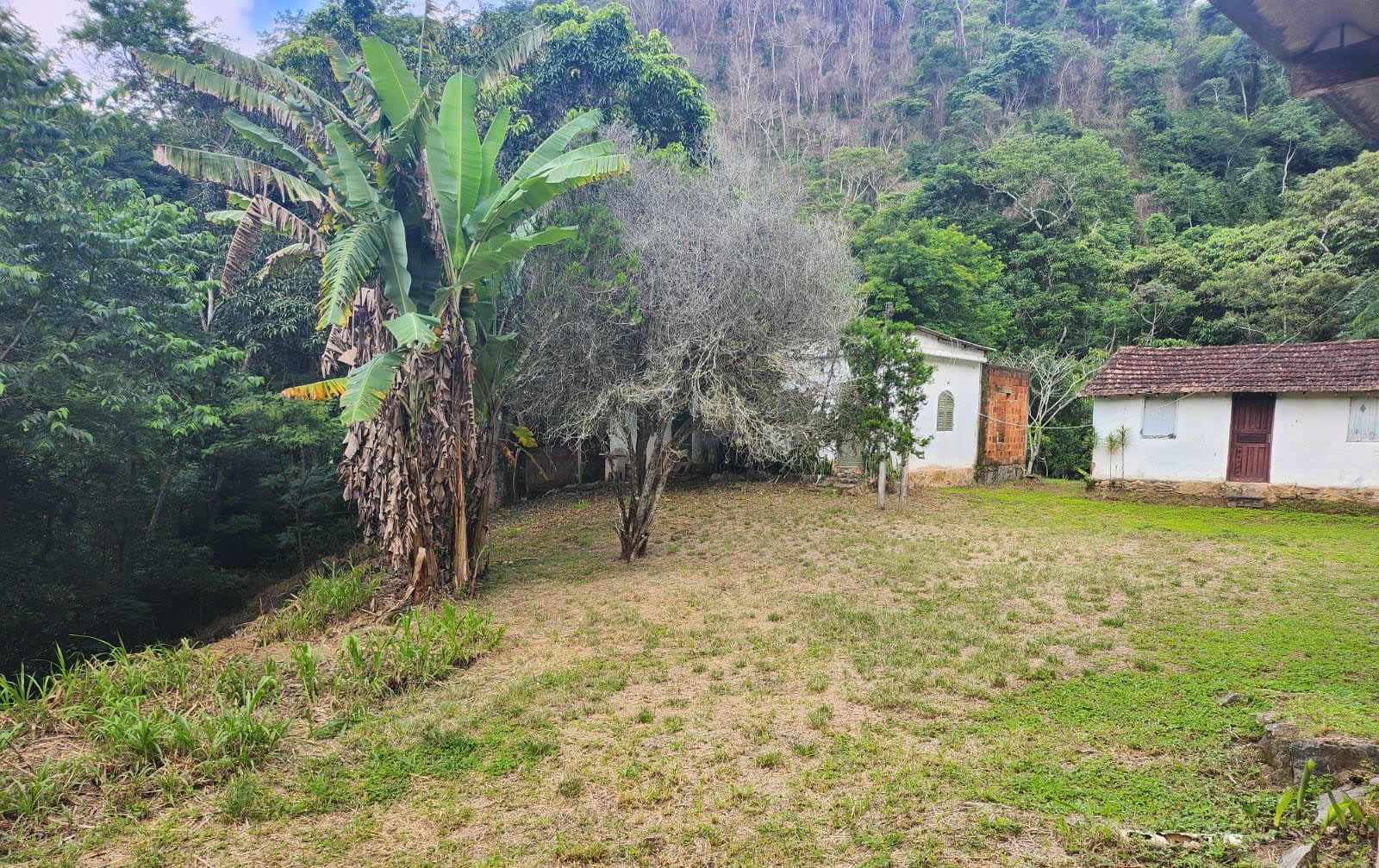 Terreno com localização estratégica, as margens da BR 040 em Areal.