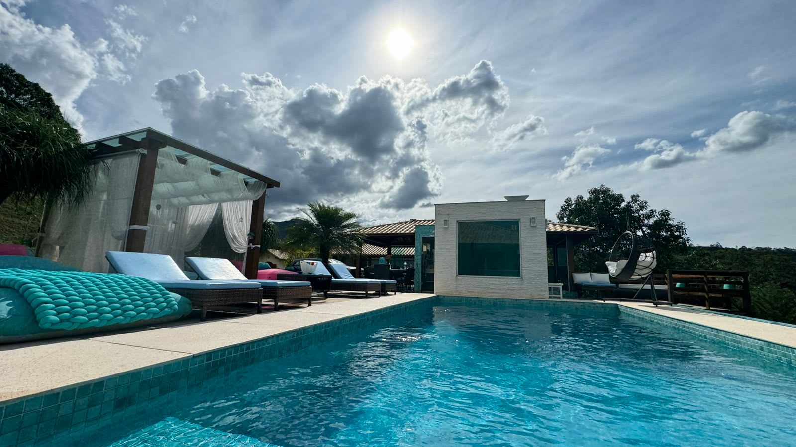 Magnifica casa em Itaipava com vista para as montanhas - privacidade absoluta.