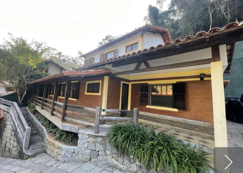 Casa muito espaçosa em Itaipava.
