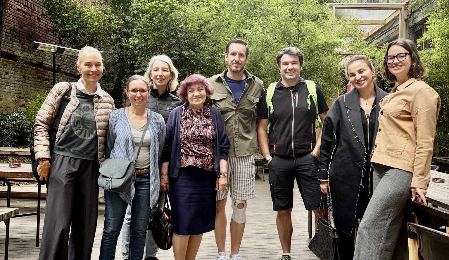 PHOTO — Groupe souriant lors d'une activité