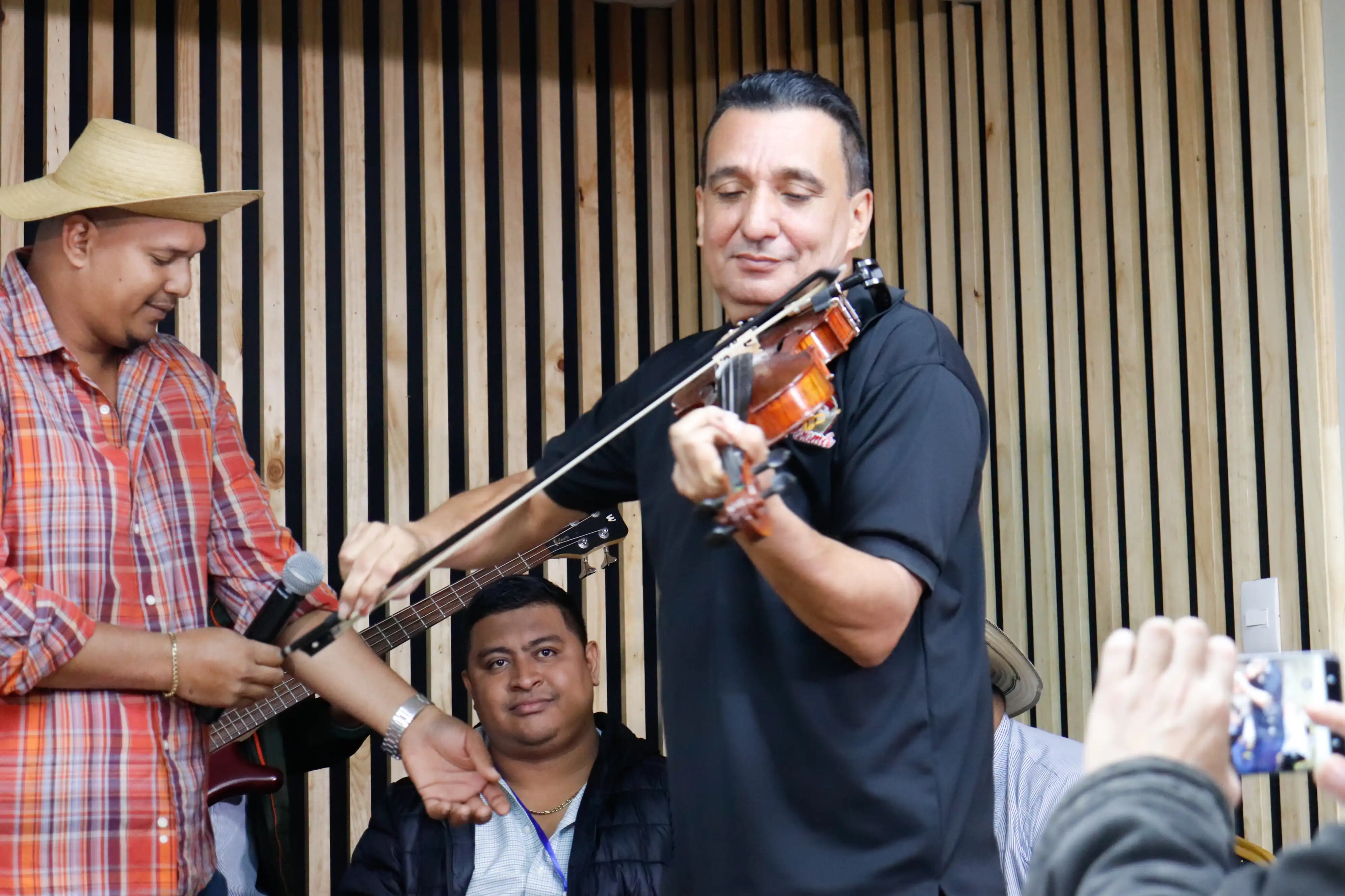 La cumbia Panameña y su evolución (Lic. Reneyro Mercado)