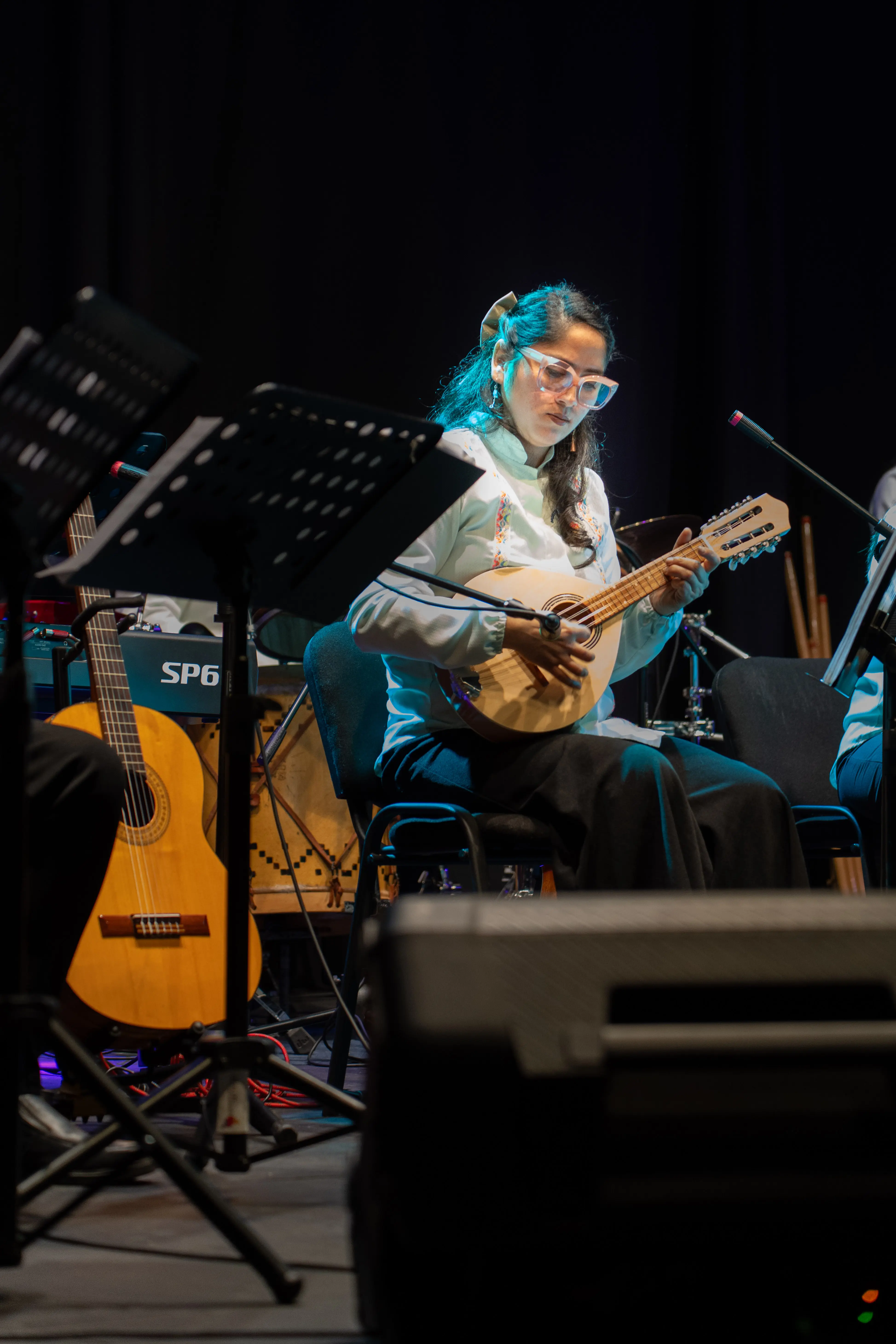 Marylyn Bello guitarra tiple colombiano requinto