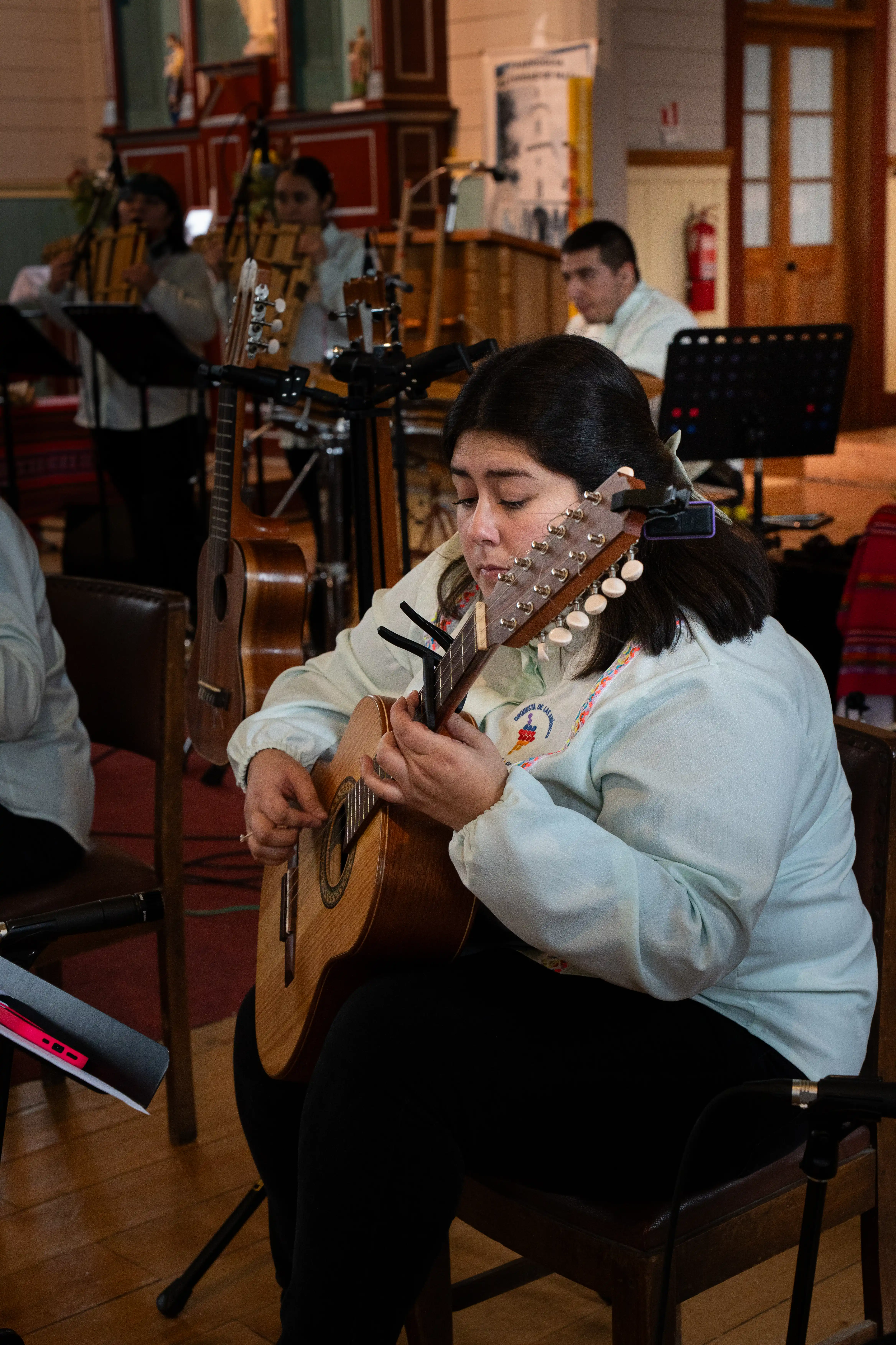 Katherine Loaiza guitarrilla cuatro venezolano tiple colombiano