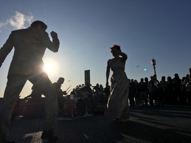 Kate and Kelvin dancing on the seafront