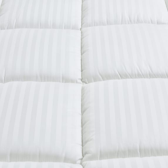 Art & Science Luxury High Loft Mattress Topper color White