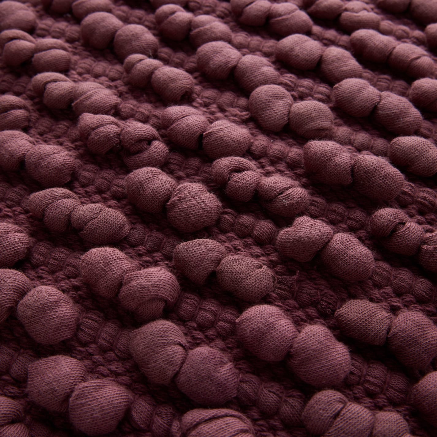 Lone Cushion Berry - 50 x 50cm color Berry