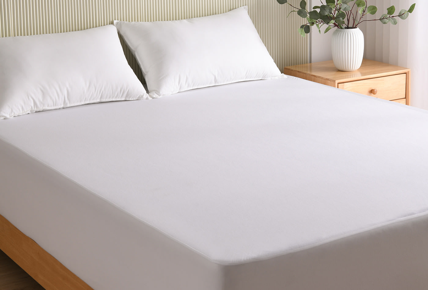 Protectiva + Cotton & Bamboo Waterproof Mattress Protector color White